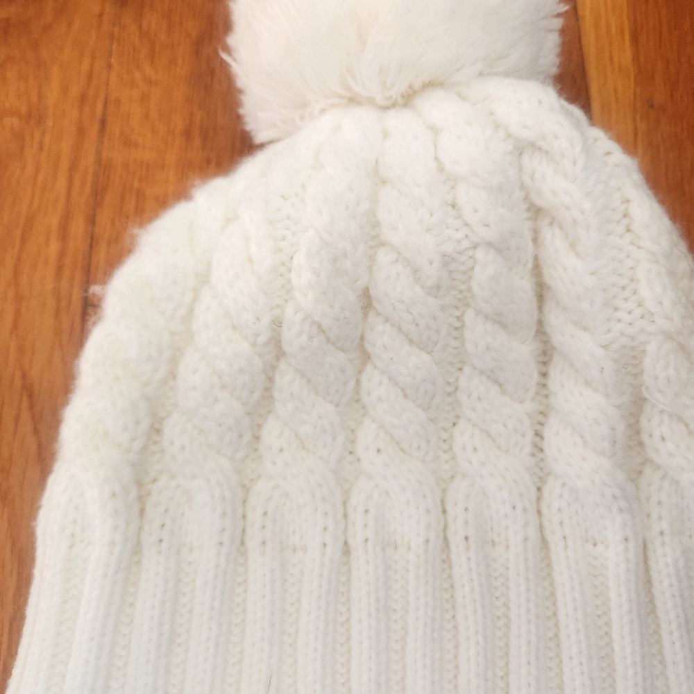 Kate Spade White Cable Knit Beanie Hat With Pom Pom Unisex - One Size - Picture 6 of 8